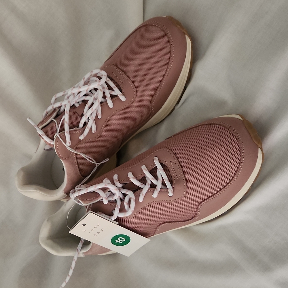 Tennis shoes mauve size 10